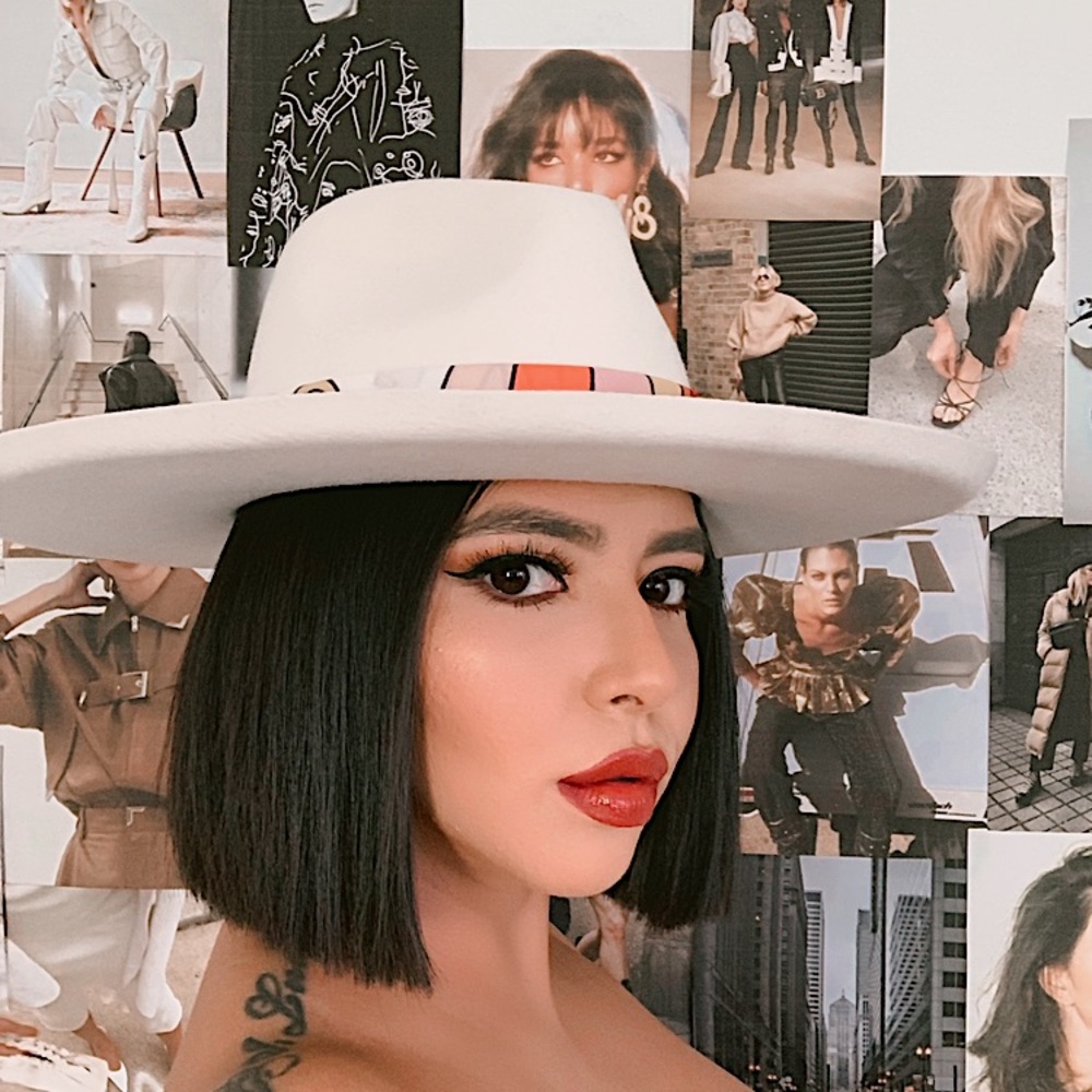 Hi I’m Pariz! Welcome to my closet 🖤